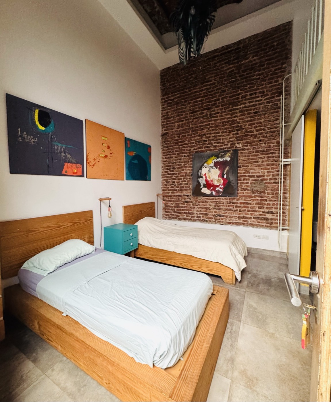 Pagnol — Room, wide